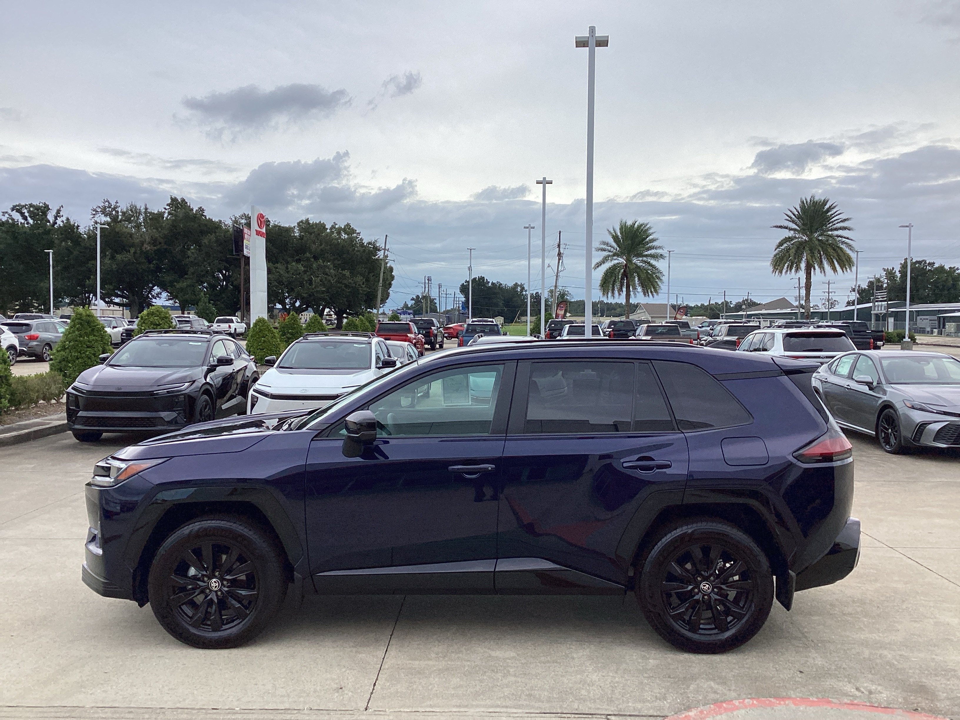 Used 2026 Toyota RAV4 SE FWD image 4