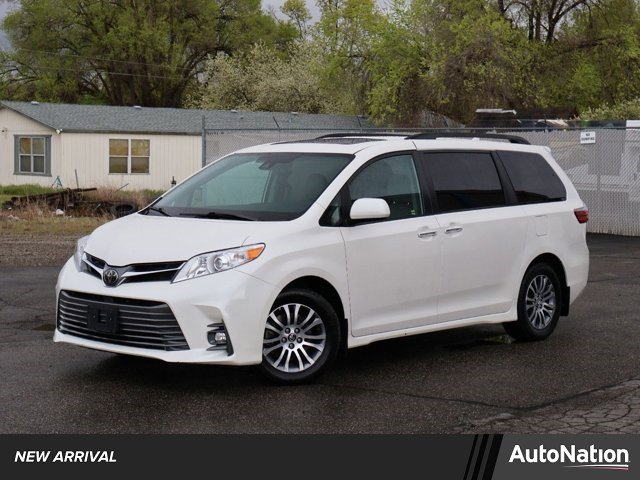 Used 2020 Toyota Sienna XLE w/ XLE Navigation Package FWD image 1