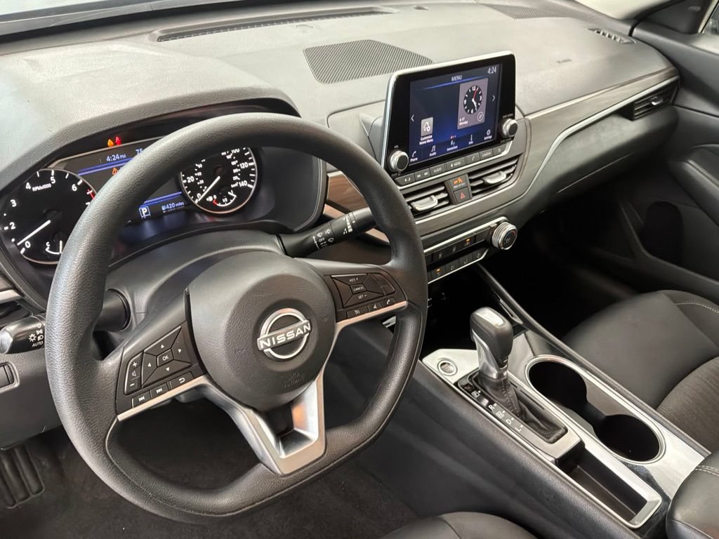 Used 2024 Nissan Altima 2.5 SV FWD image 16
