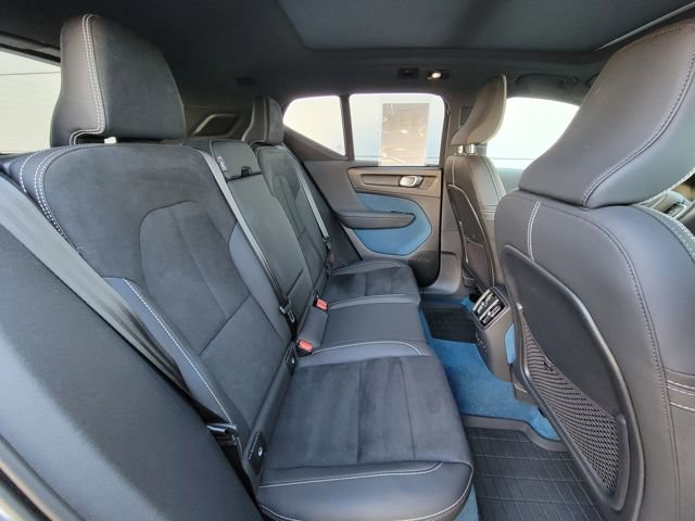 Used 2023 Volvo XC40 Recharge Ultimate image 23