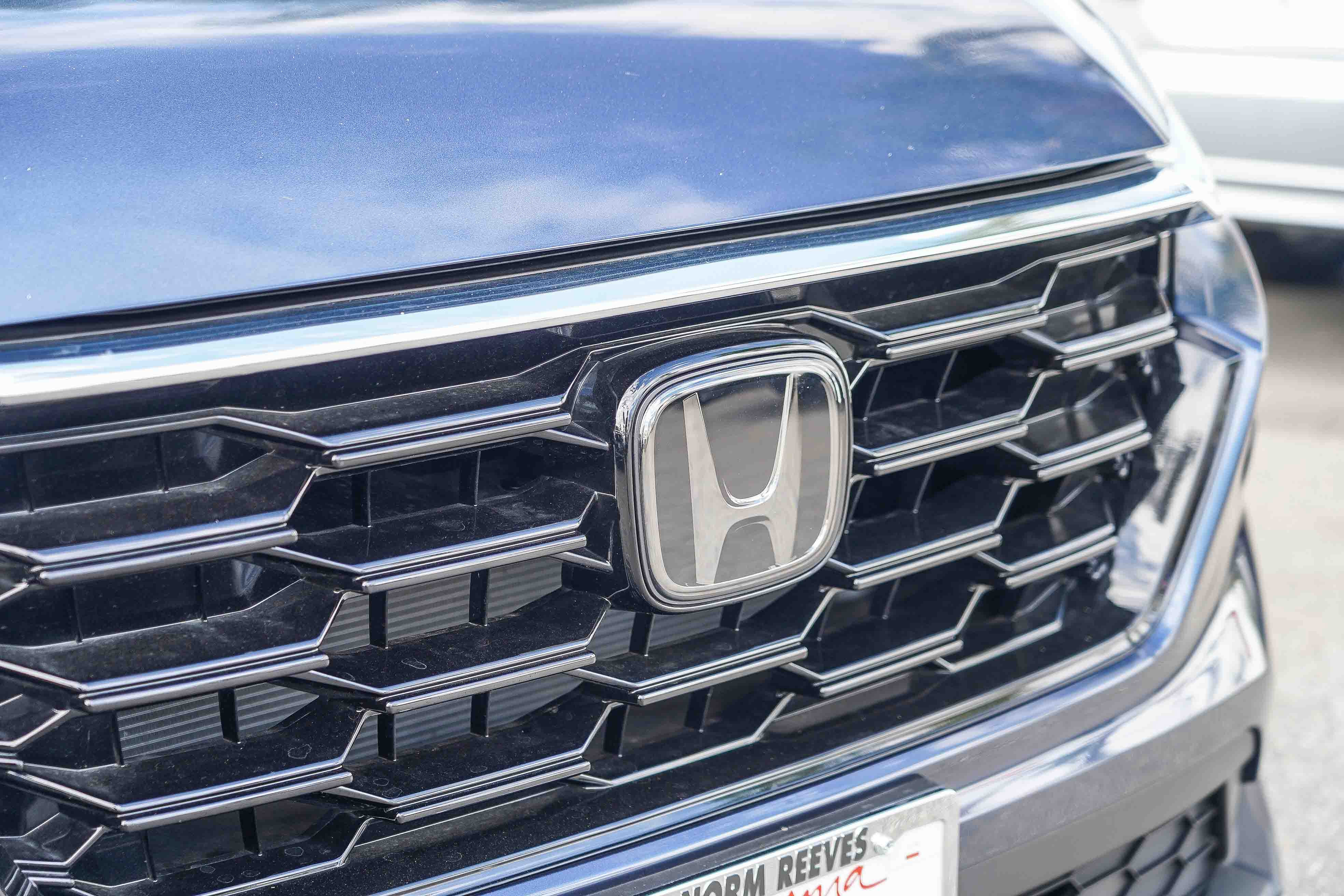 Used 2025 Honda CR-V EX image 3