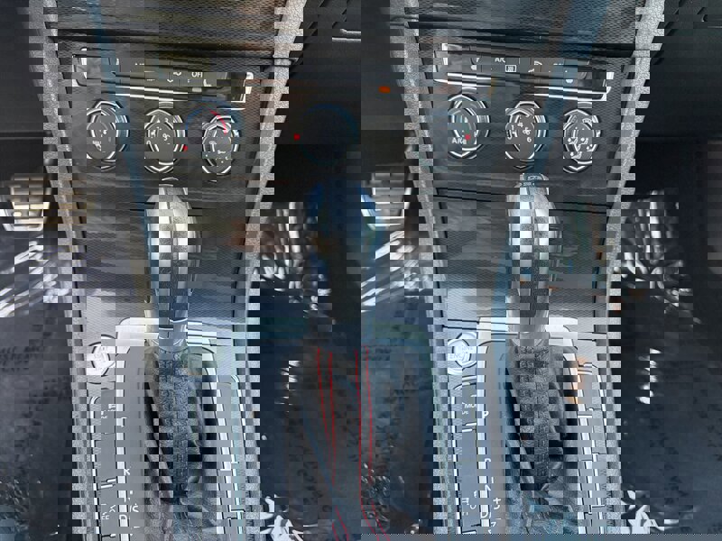 Used 2017 Volkswagen GTI SE image 20