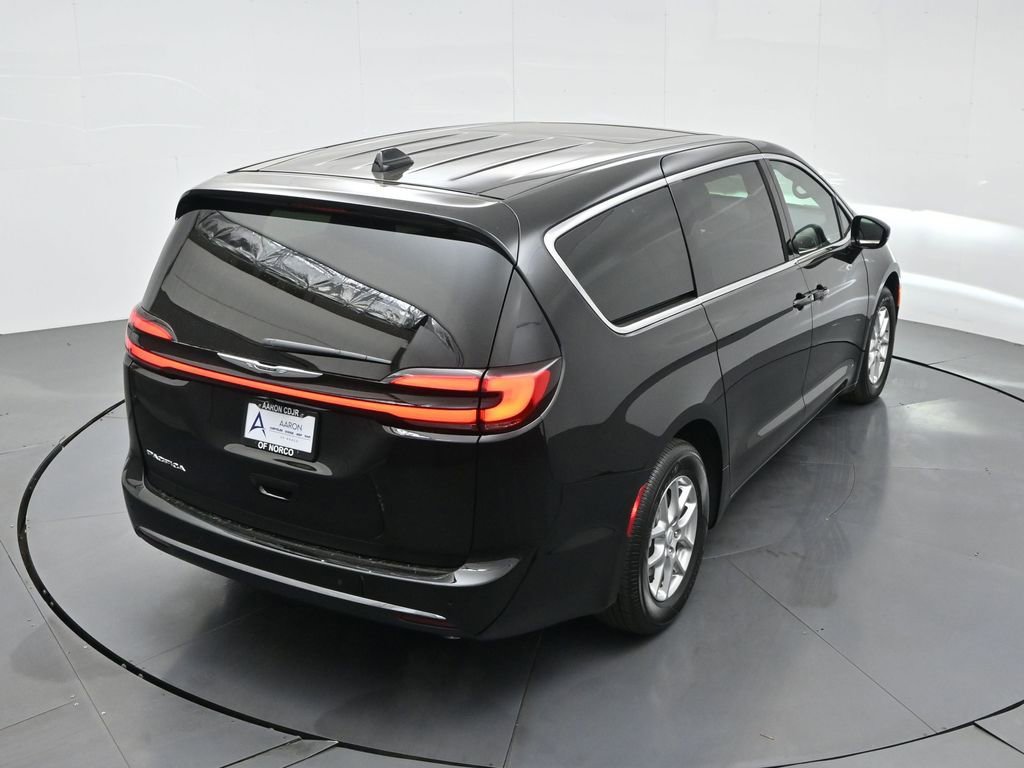 New 2026 Chrysler Pacifica Select image 50