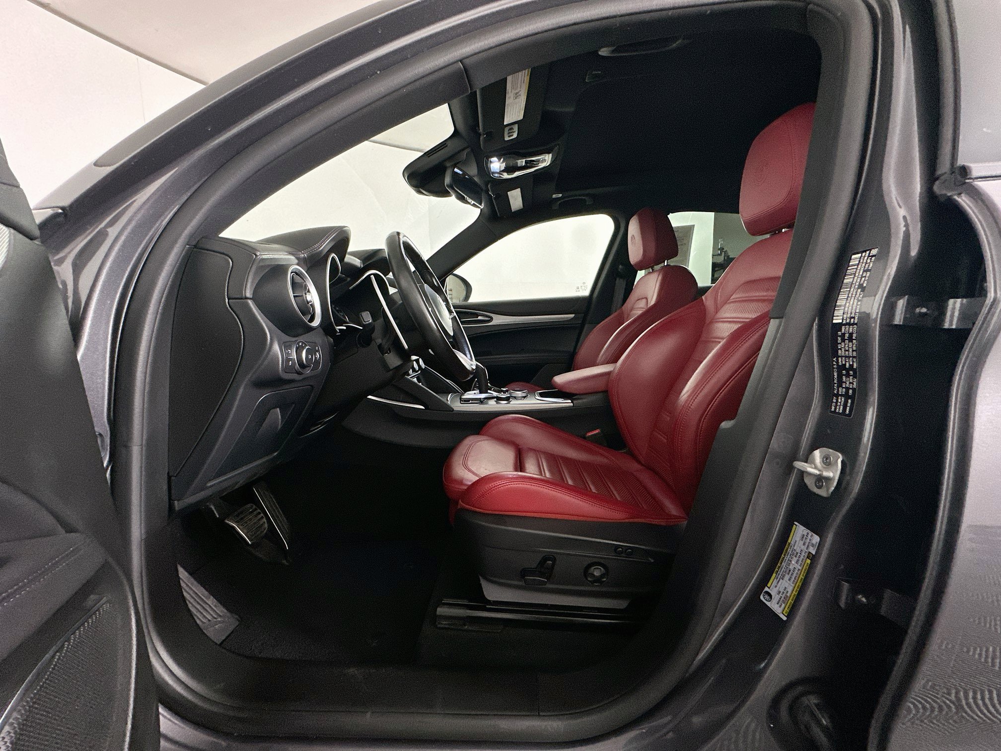Used 2023 Alfa Romeo Stelvio Veloce AWD/4WD image 13