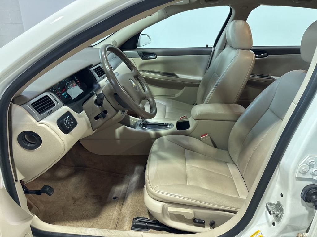 Used 2008 Chevrolet Impala LTZ FWD image 19