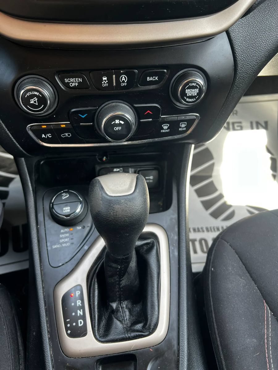 Used 2016 Jeep Cherokee 75th Anniversary AWD/4WD image 18
