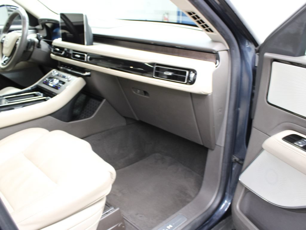 Used 2022 Lincoln Aviator Reserve w/ Equipment Group 201A AWD/4WD image 38