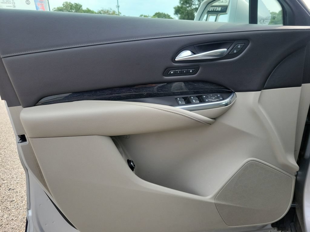 Used 2020 Cadillac XT4 Premium Luxury w/ Cold Weather Package AWD/4WD image 17