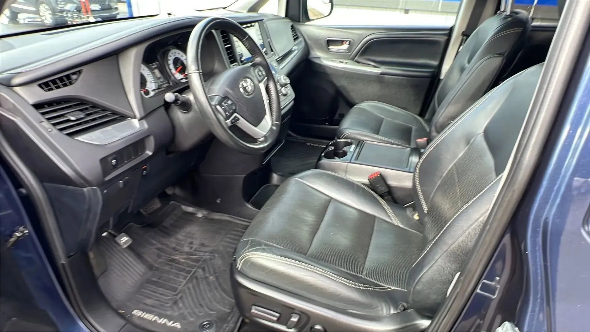 Used 2020 Toyota Sienna SE FWD image 14