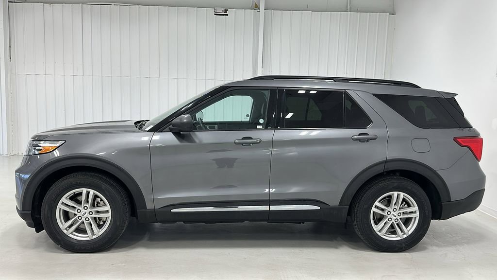 Used 2024 Ford Explorer XLT w/ Equipment Group 202A RWD image 2