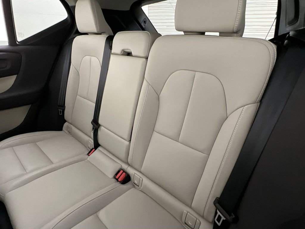 Certified 2024 Volvo XC40 B5 Plus image 24