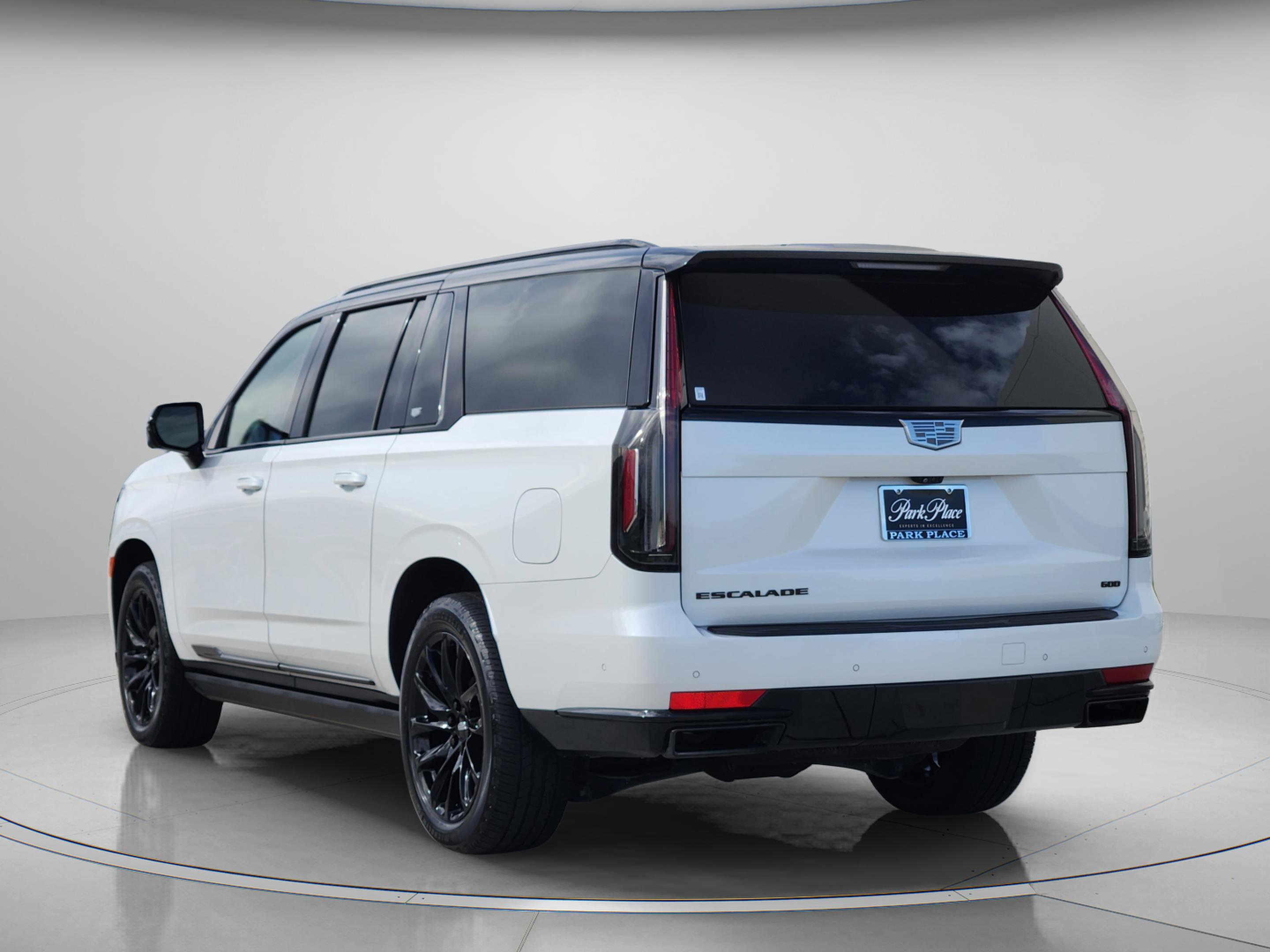 Used 2023 Cadillac Escalade ESV Sport w/ LPO, ONYX Package image 3