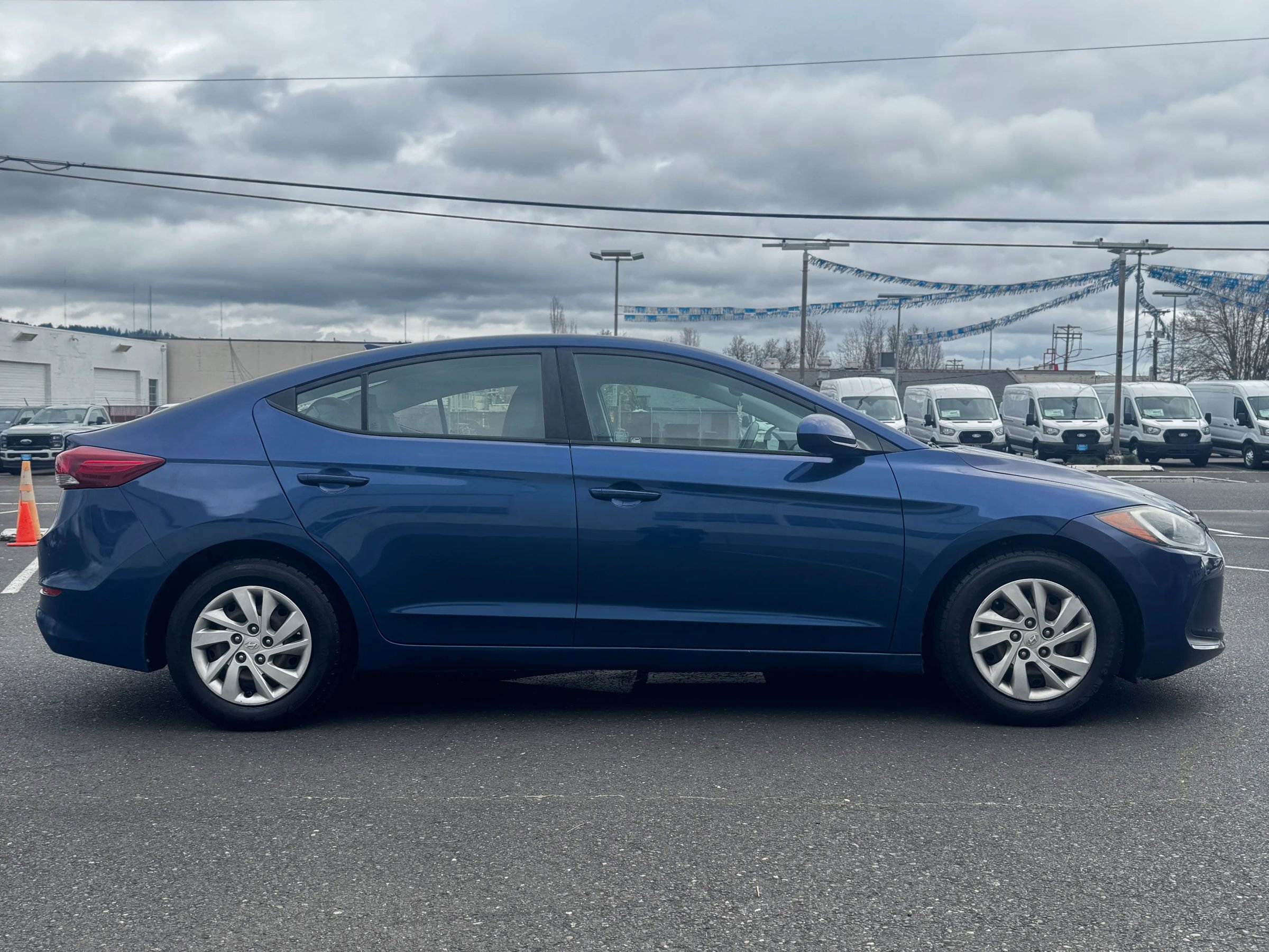 Used 2017 Hyundai Elantra SE image 3