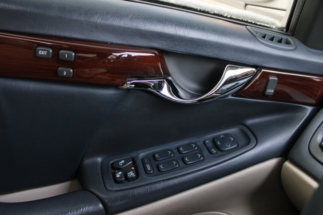 Used 2005 Cadillac De Ville w/ Limited Edition Package image 23