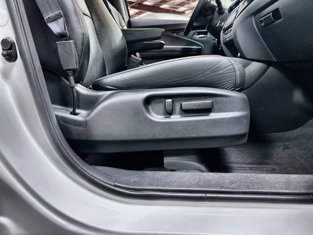 Used 2021 Honda Pilot Touring image 32