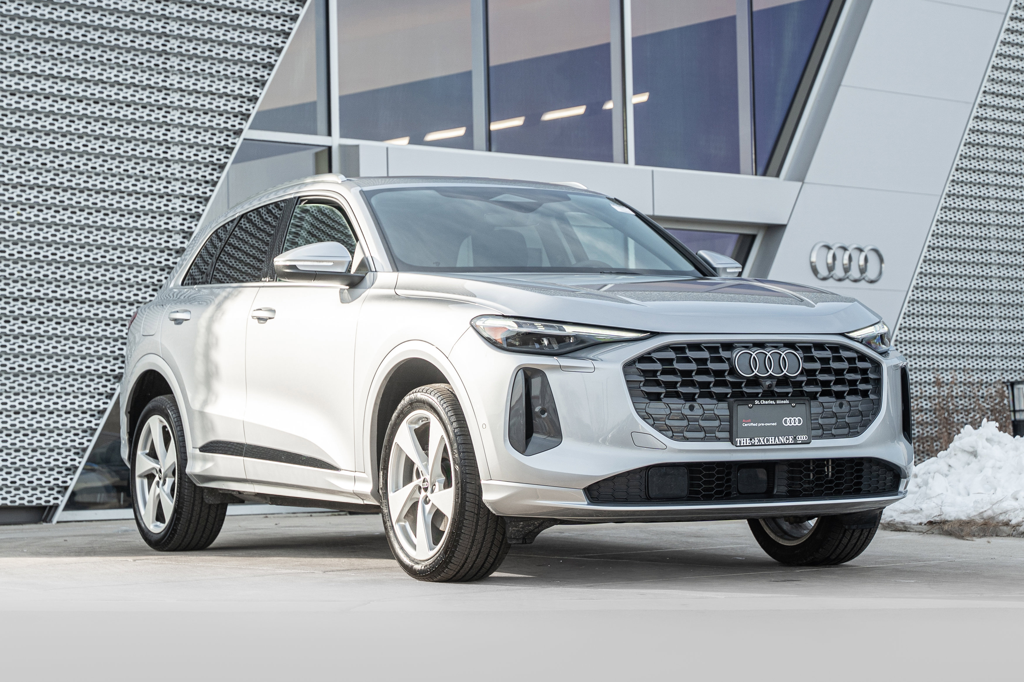 Certified 2025 Audi Q5 Premium Plus w/ Premium Plus image 1