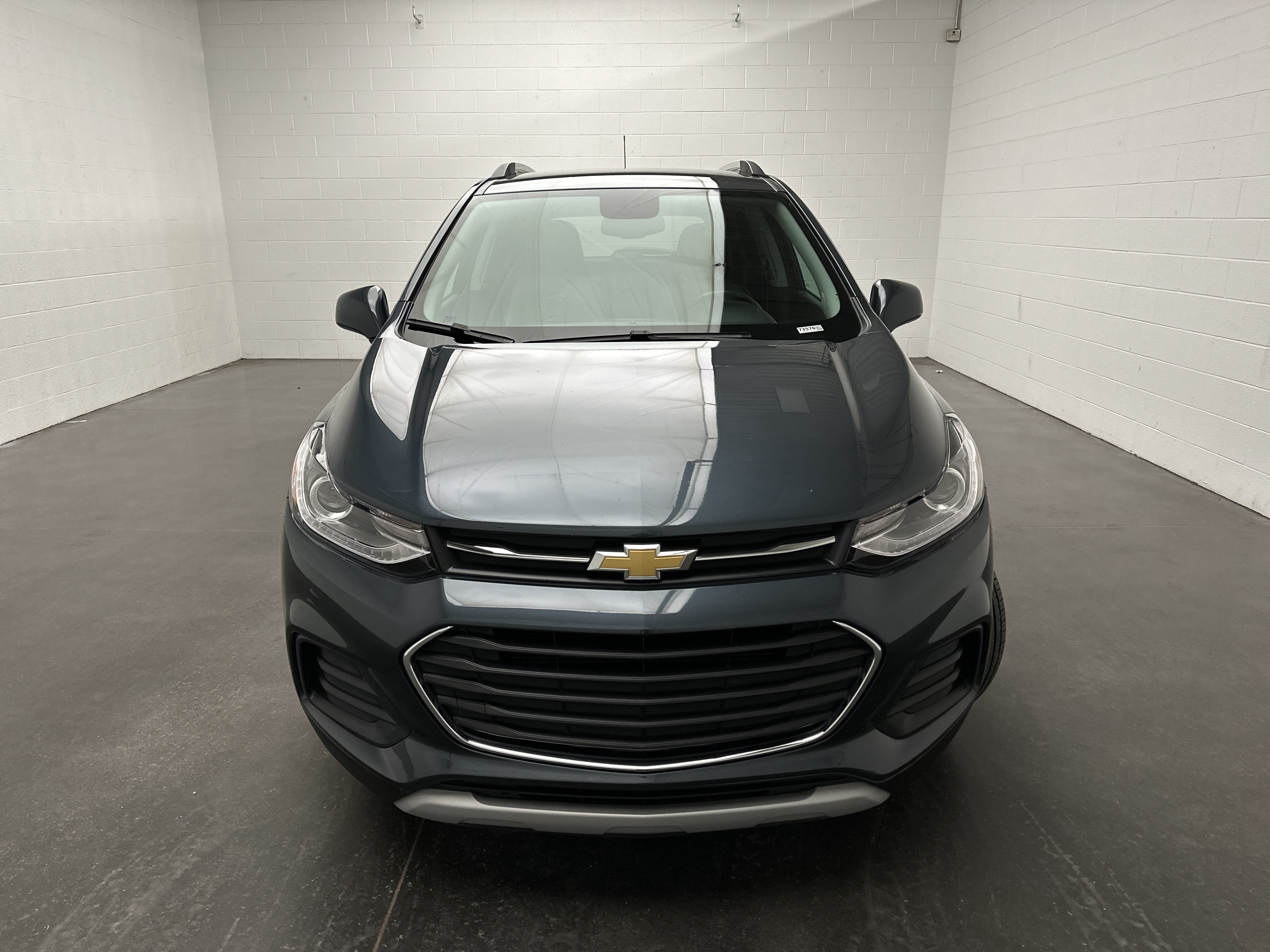 Used 2022 Chevrolet Trax LT w/ LT Convenience Package AWD/4WD image 3