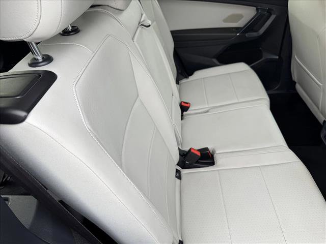 Used 2018 Volkswagen Tiguan SE image 18