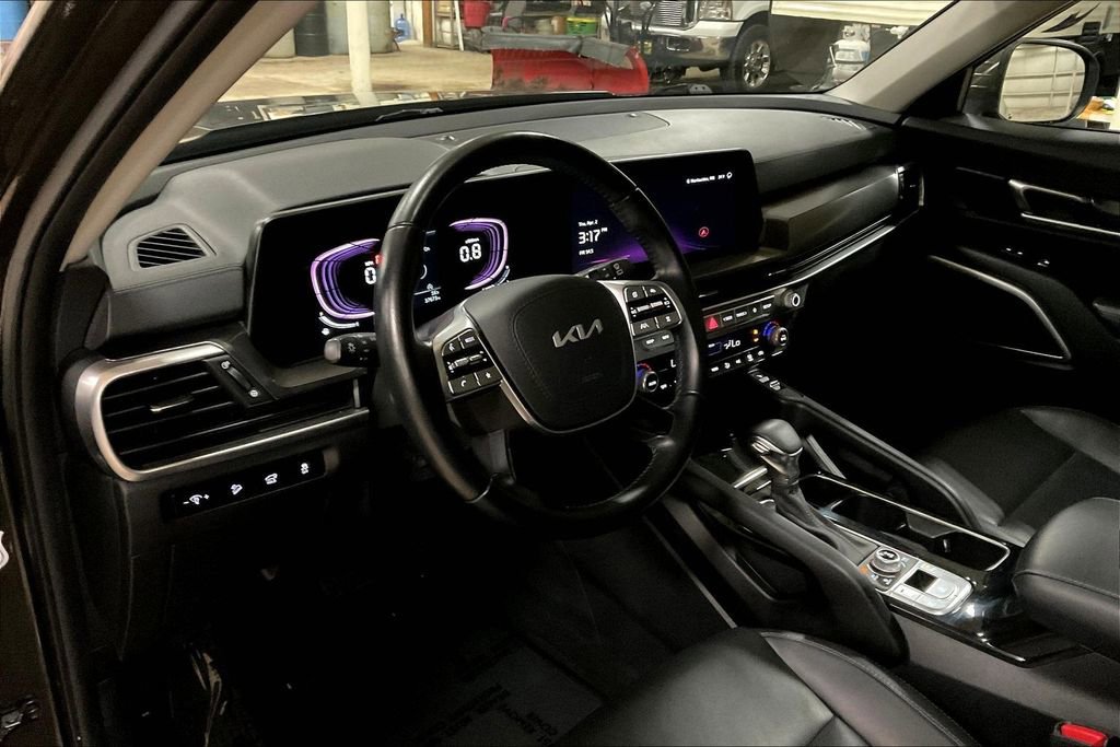 Used 2025 Kia Telluride S AWD/4WD image 13