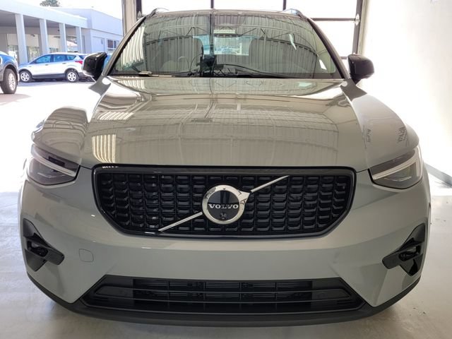 New 2026 Volvo XC40 B5 Plus w/ Protection Package Premier AWD/4WD image 8