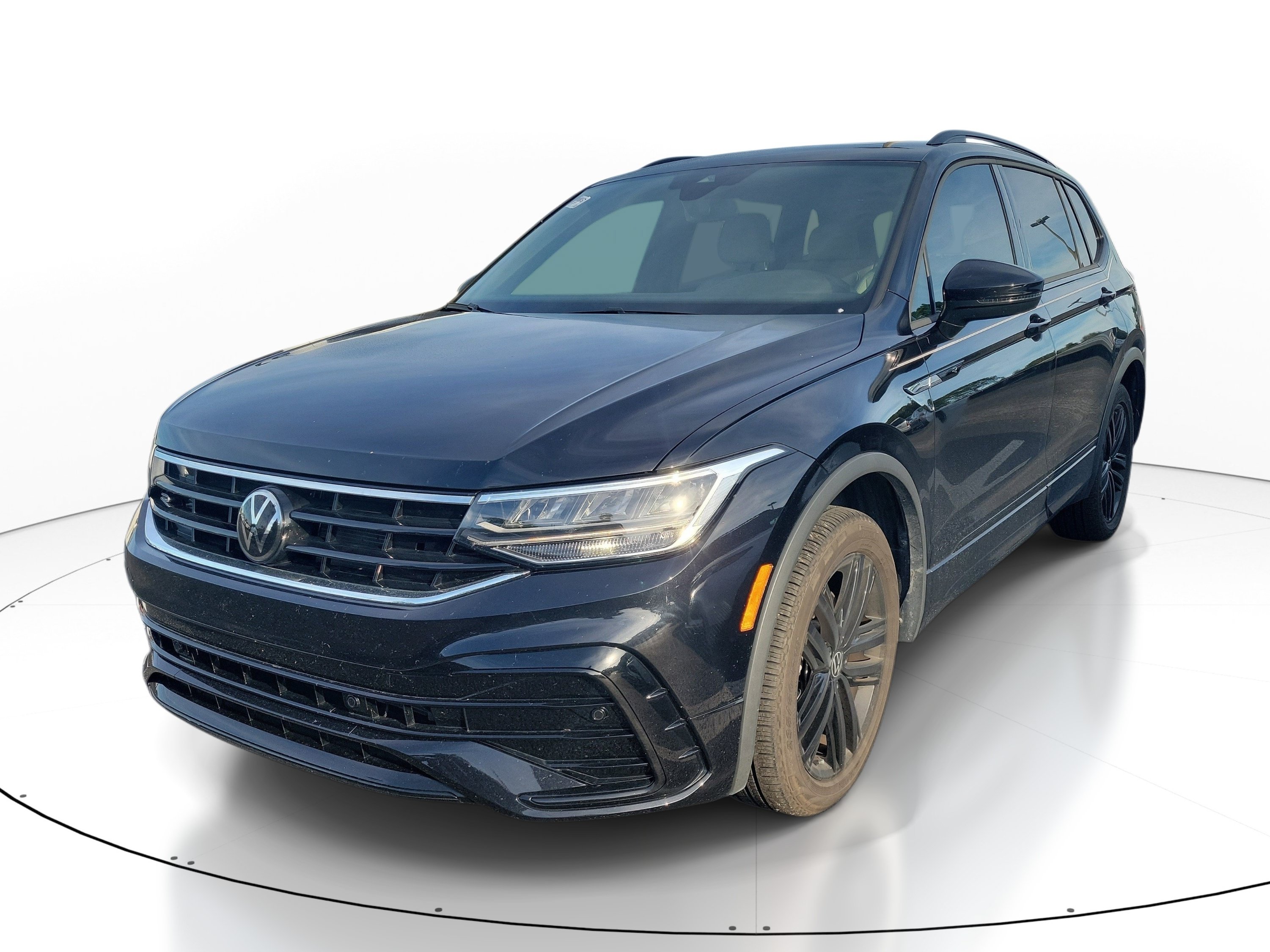Used 2022 Volkswagen Tiguan SE R-Line FWD image 3