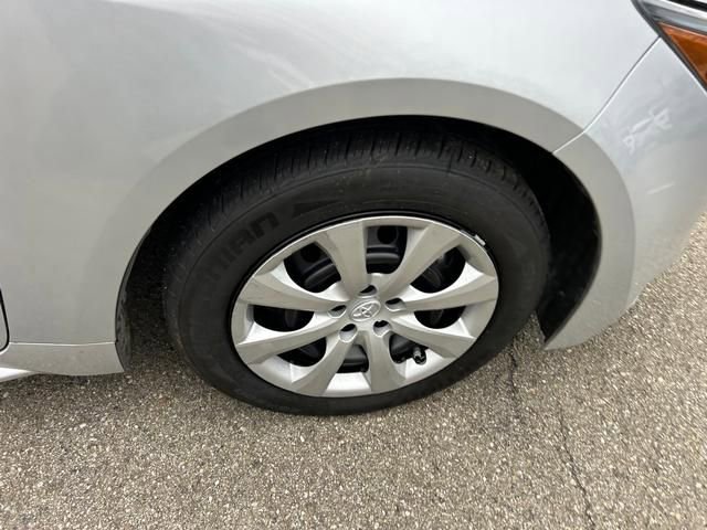 Used 2020 Toyota Corolla LE image 27