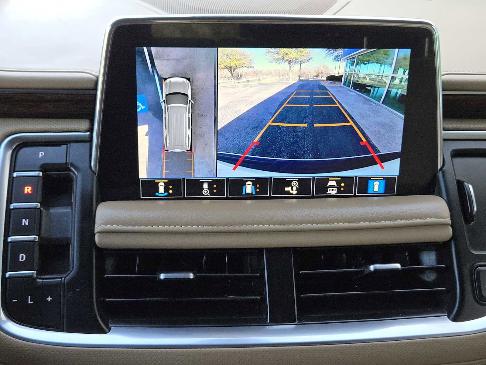 Used 2021 Chevrolet Suburban Premier image 19