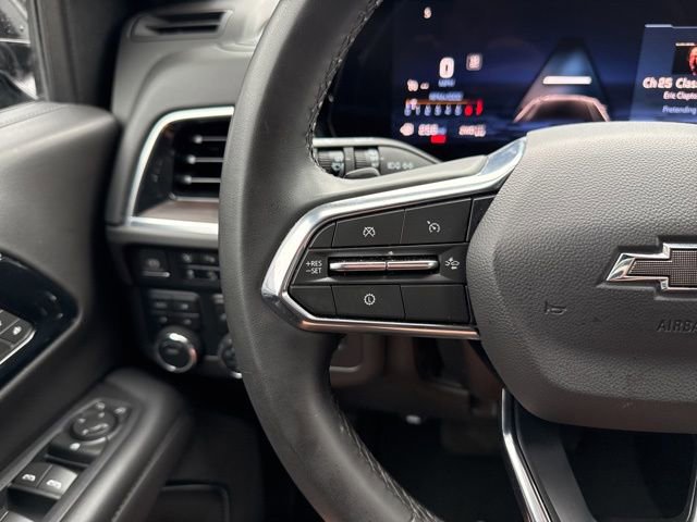 Used 2025 Chevrolet Suburban Z71 image 24