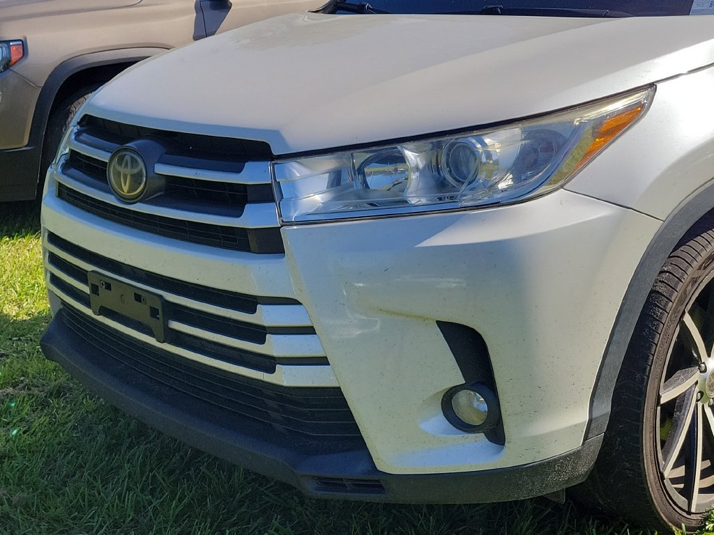 Used 2019 Toyota Highlander Plus AWD/4WD image 5
