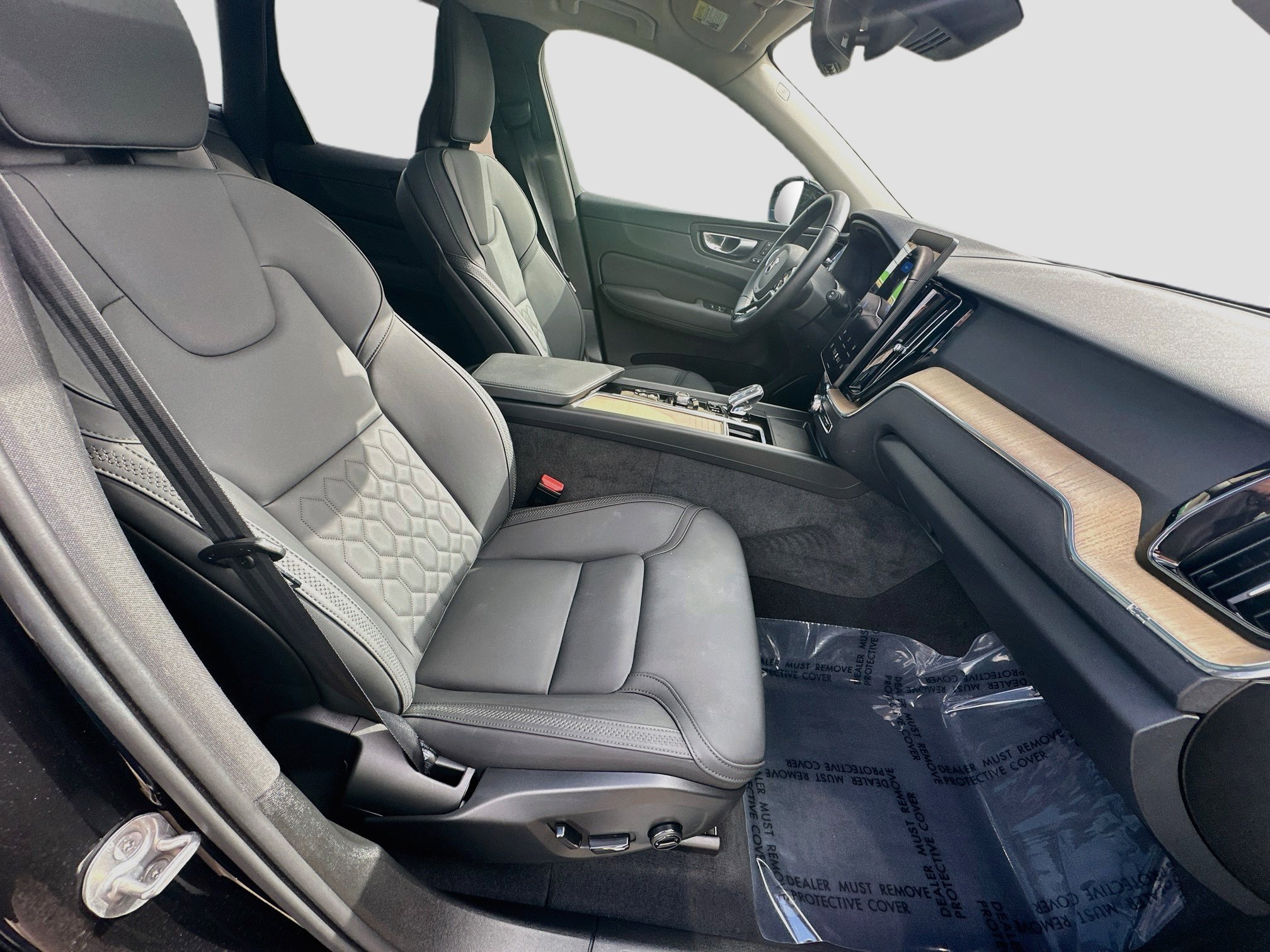 Used 2026 Volvo XC60 B5 Plus AWD/4WD image 32