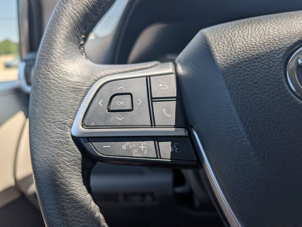 Used 2024 Toyota Sienna XLE FWD image 22
