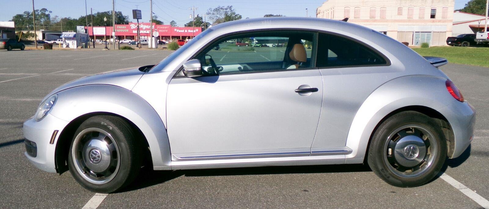 Used 2015 Volkswagen Beetle 1.8T Classic FWD image 2