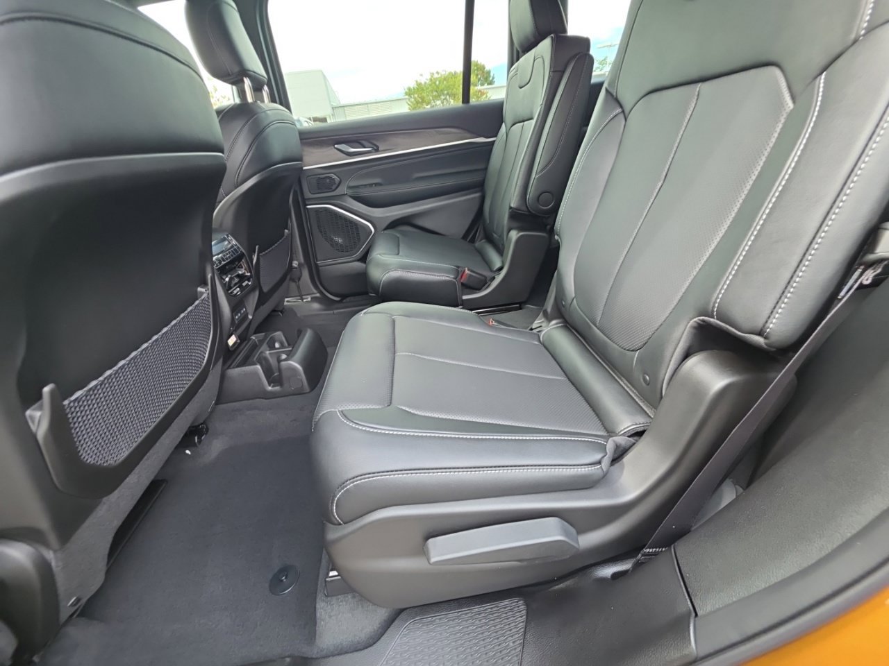 New 2027 Jeep Grand Cherokee L Limited AWD/4WD image 18