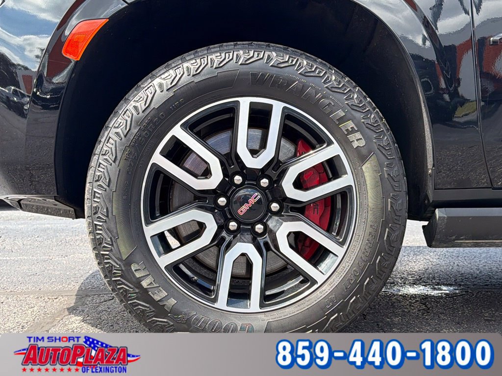 Used 2024 GMC Yukon XL AT4 w/ AT4 Premium Plus Package AWD/4WD image 6