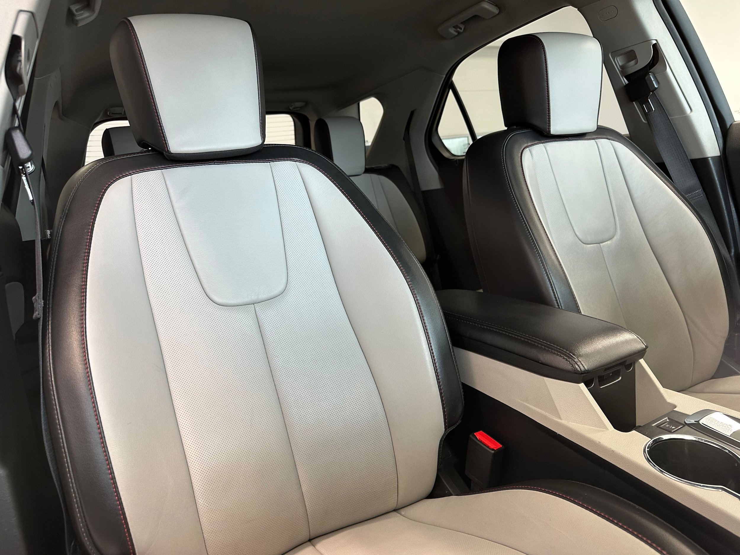 Used 2017 Chevrolet Equinox Premier w/ Enhanced Convenience Package AWD/4WD image 15