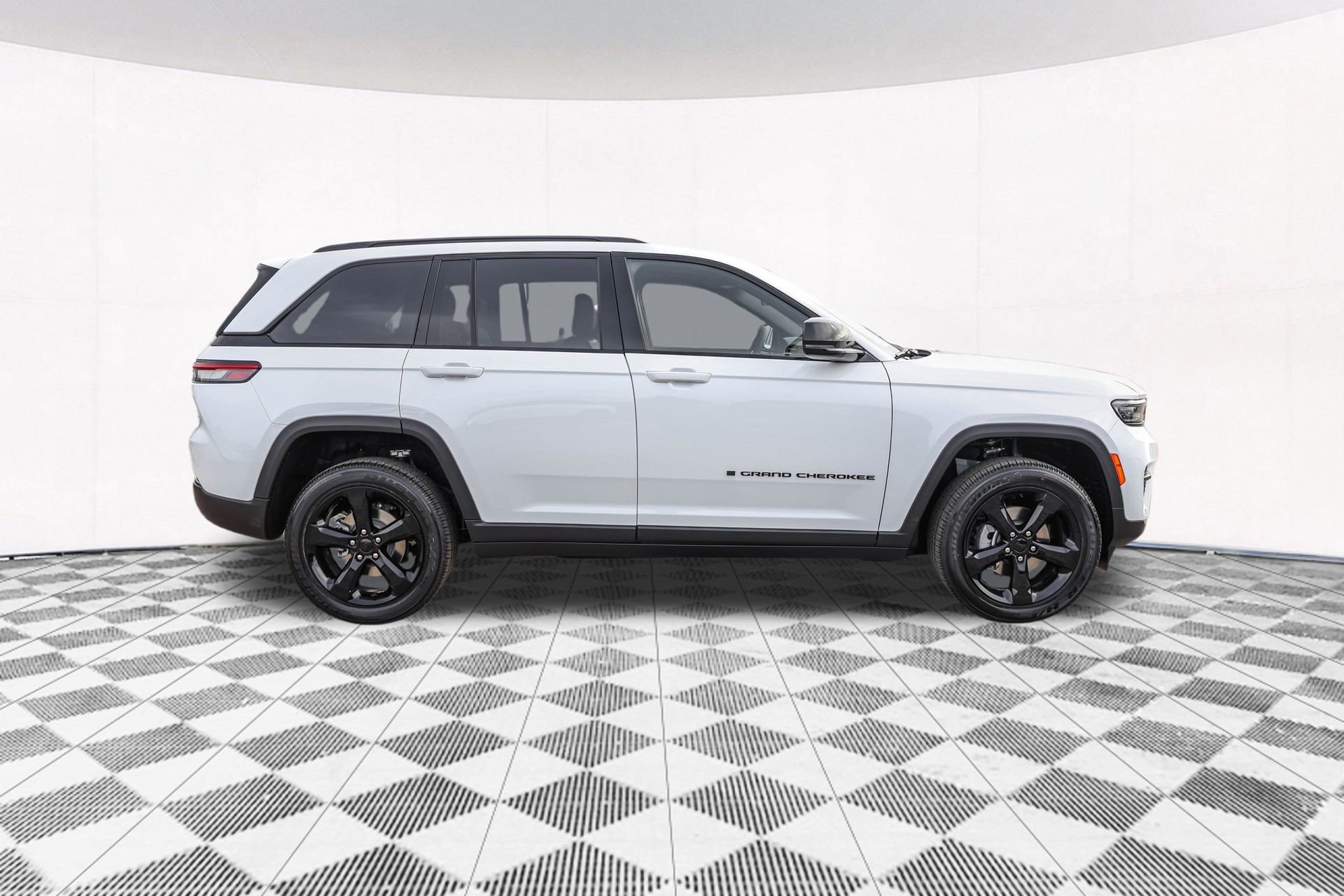 New 2025 Jeep Grand Cherokee Altitude image 15