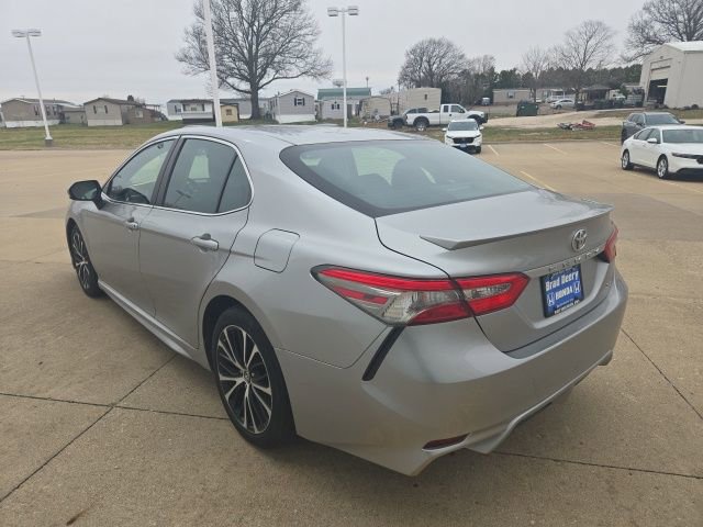Used 2018 Toyota Camry SE image 5
