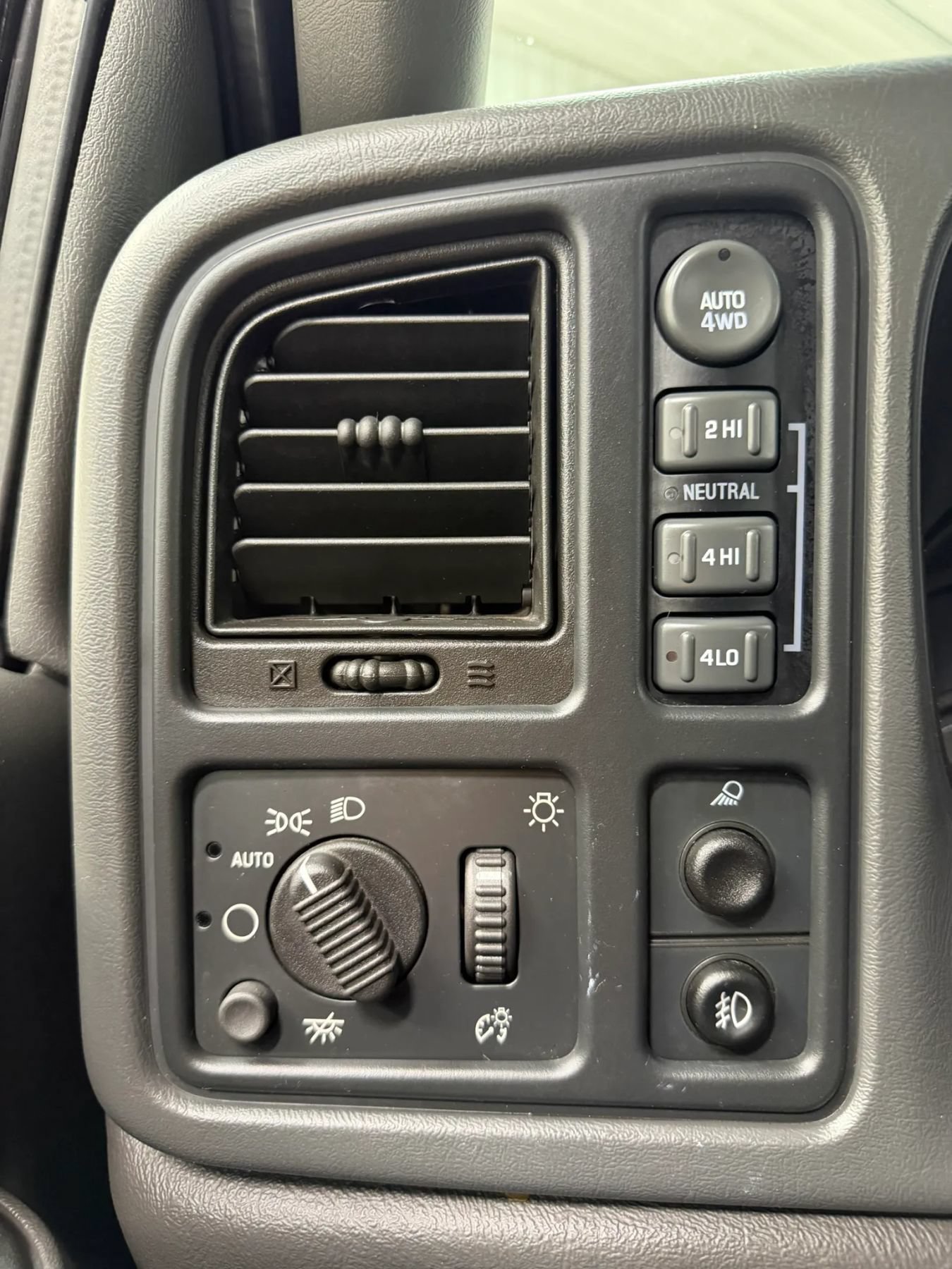 Used 2003 Chevrolet Avalanche 4x4 w/ Suspension Package, Off-Road image 22