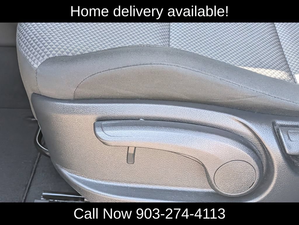 Used 2025 Kia Soul LX w/ LX Technology Package FWD image 25