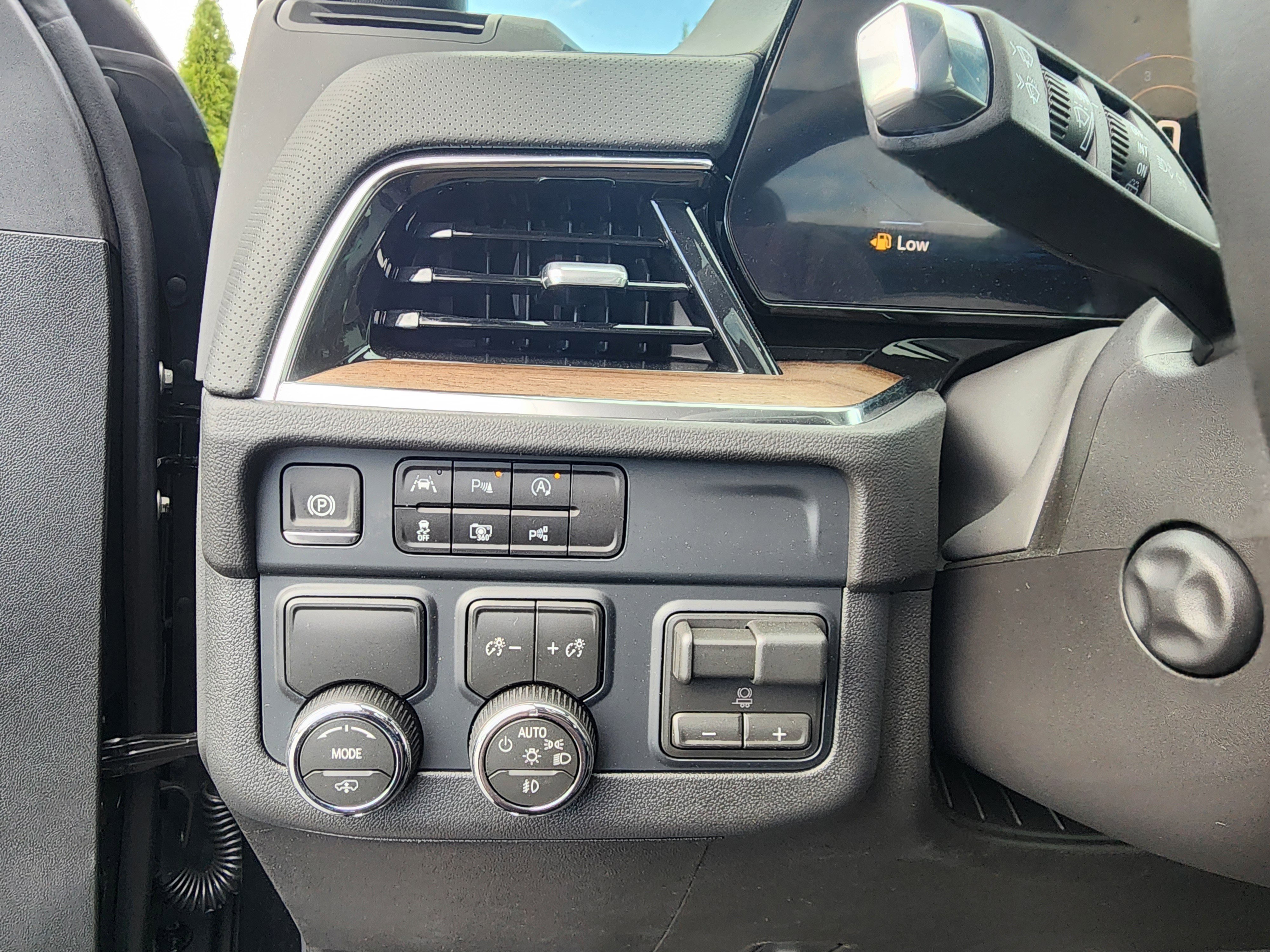 Used 2026 Chevrolet Suburban High Country image 25