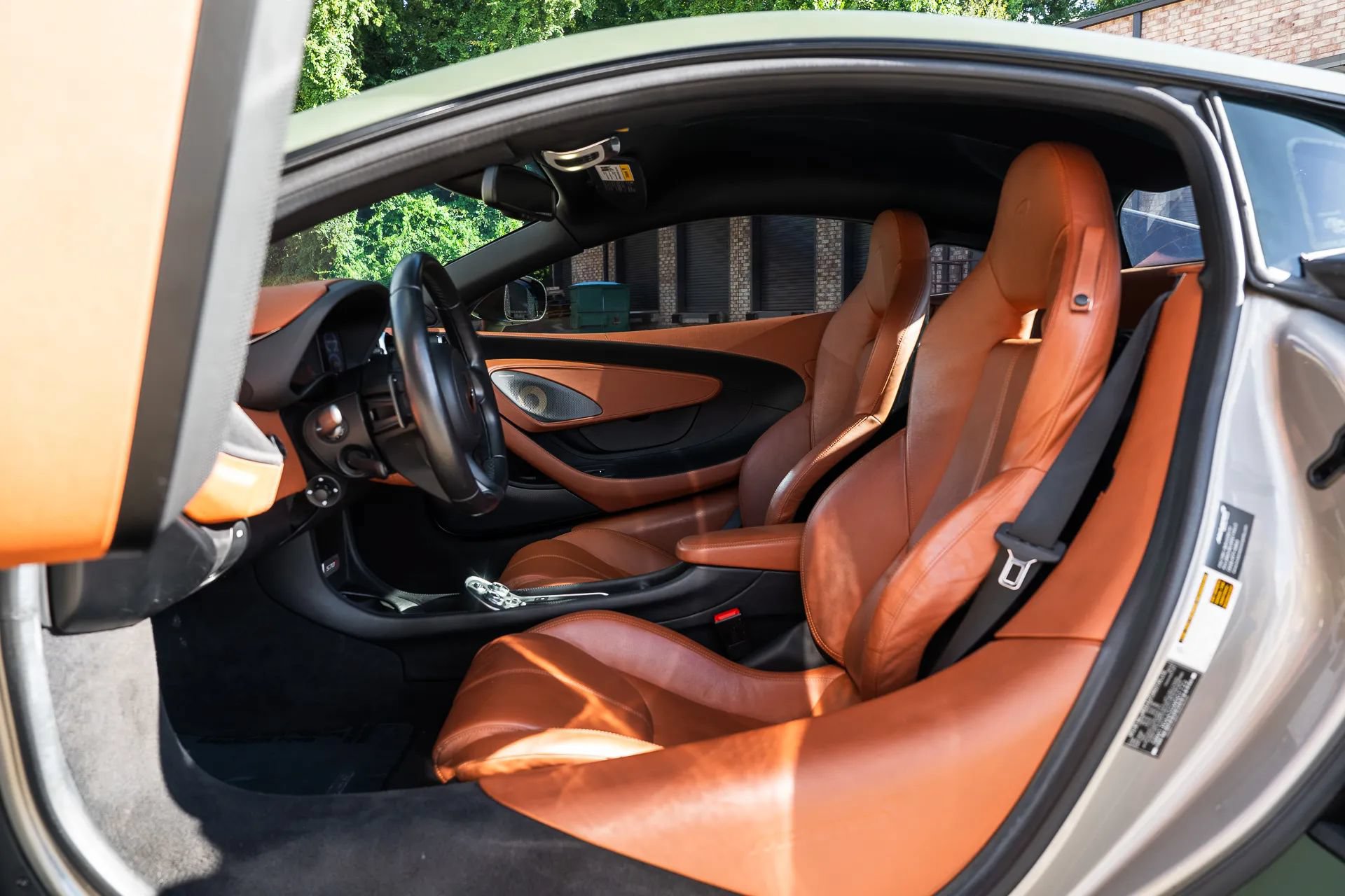 Used 2016 McLaren 570S Coupe RWD image 19