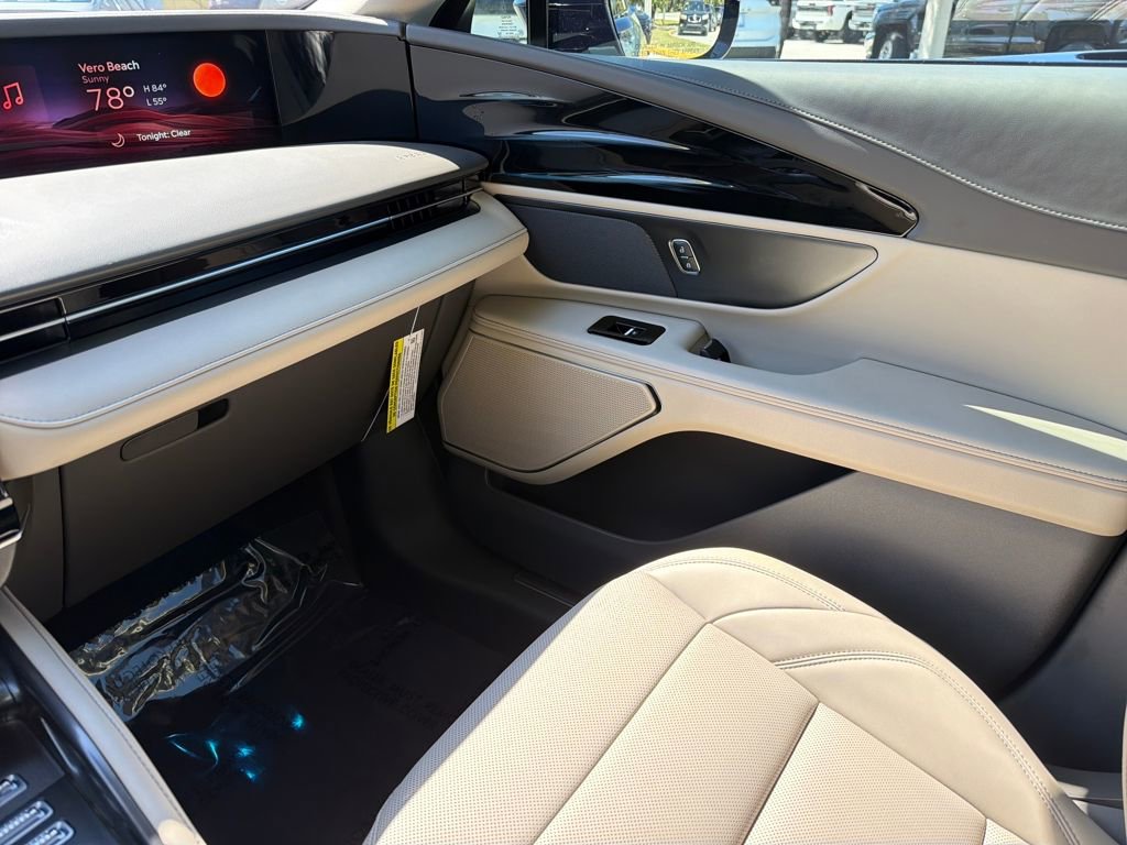 Used 2025 Lincoln Nautilus Premier image 27