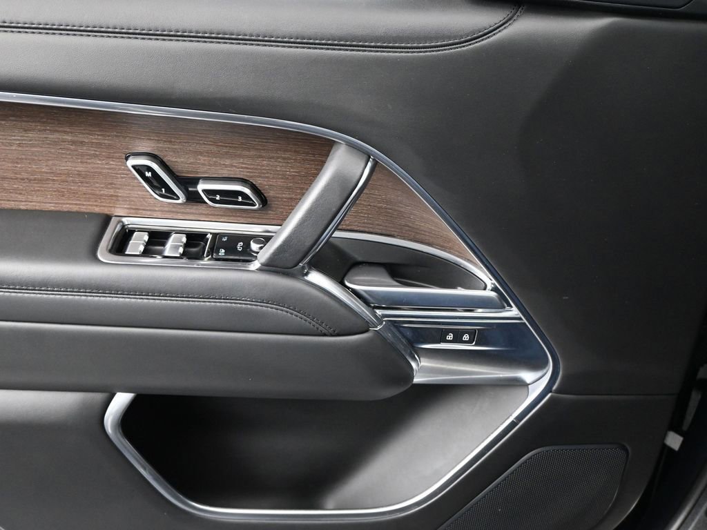 Used 2024 Land Rover Range Rover Long Wheelbase SE image 12