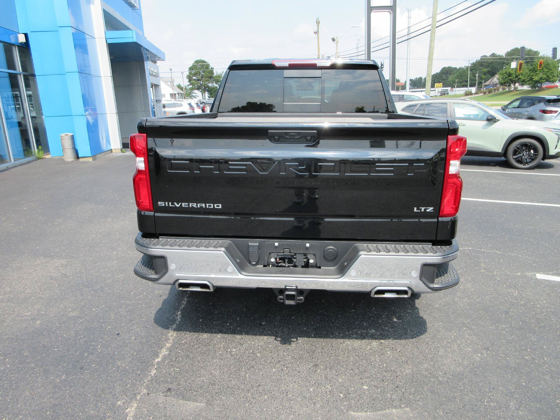 Certified 2025 Chevrolet Silverado 1500 LTZ w/ LTZ Premium Package AWD/4WD image 4