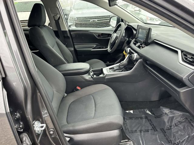 Used 2021 Toyota RAV4 LE image 20