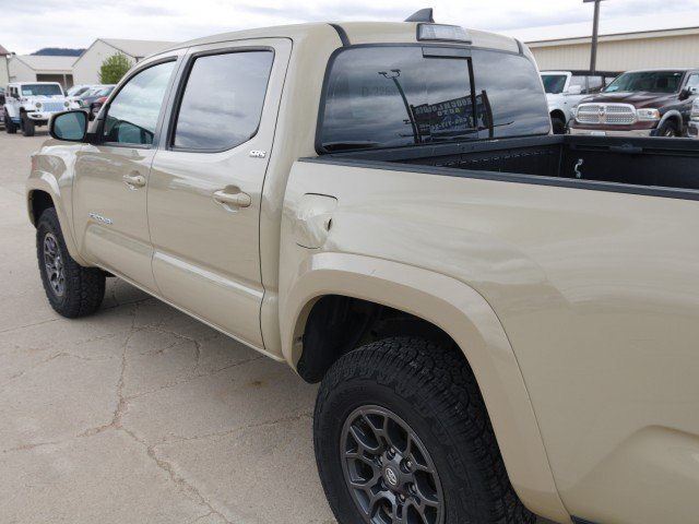 Used 2018 Toyota Tacoma SR5 AWD/4WD image 9
