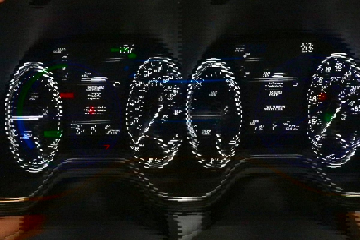 Used 2021 Toyota Avalon XLE w/ Moonroof Package image 17