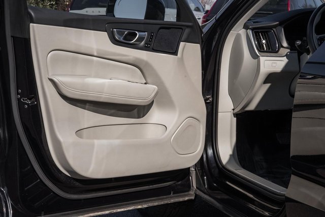 Used 2023 Volvo XC60 B6 Ultimate w/ Protection Package Premier image 37