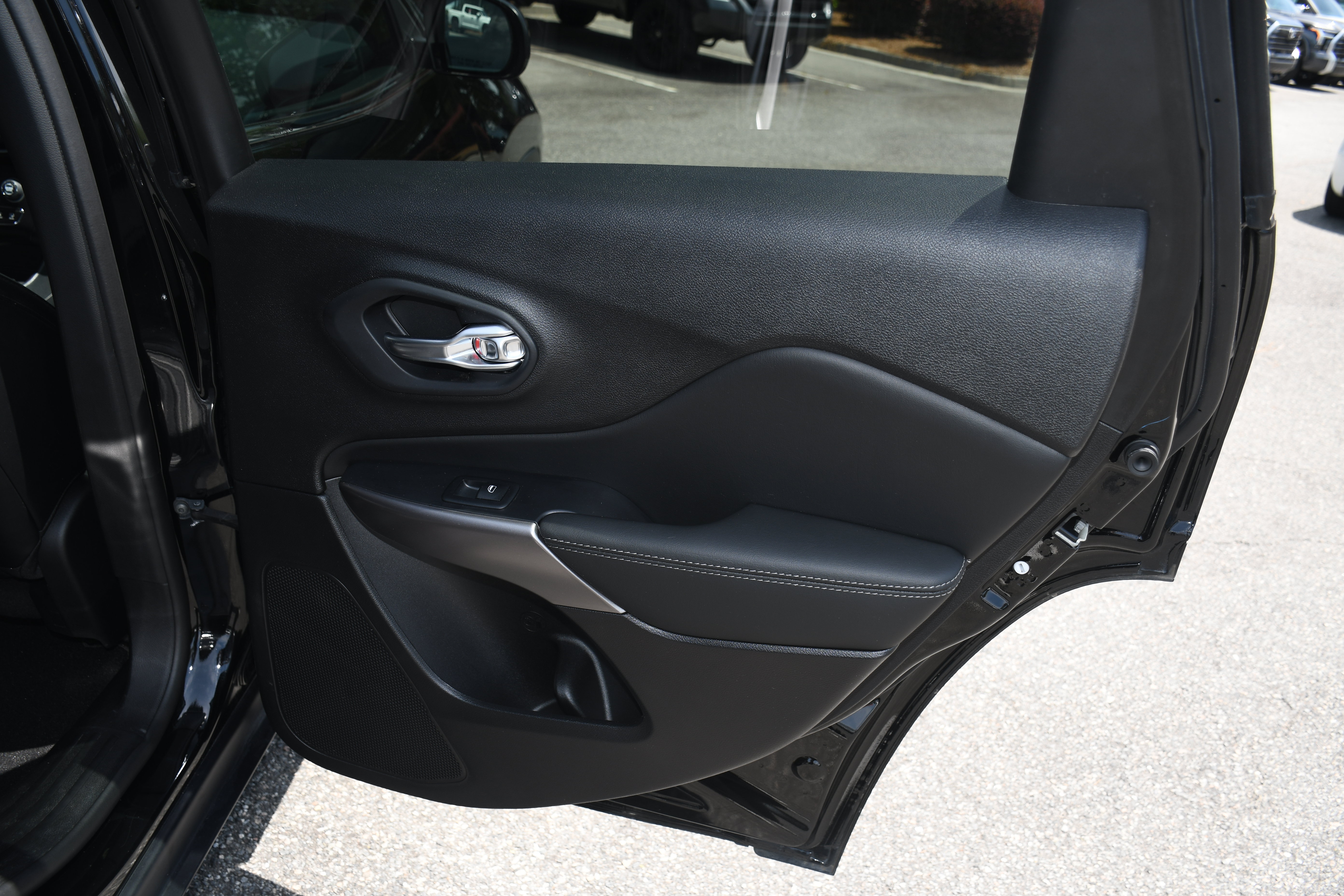 Used 2022 Jeep Cherokee Latitude Lux AWD/4WD image 19