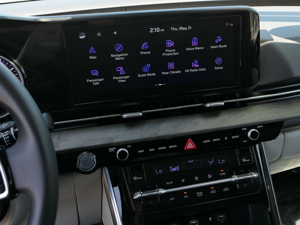 Used 2024 Kia Carnival EX FWD image 18